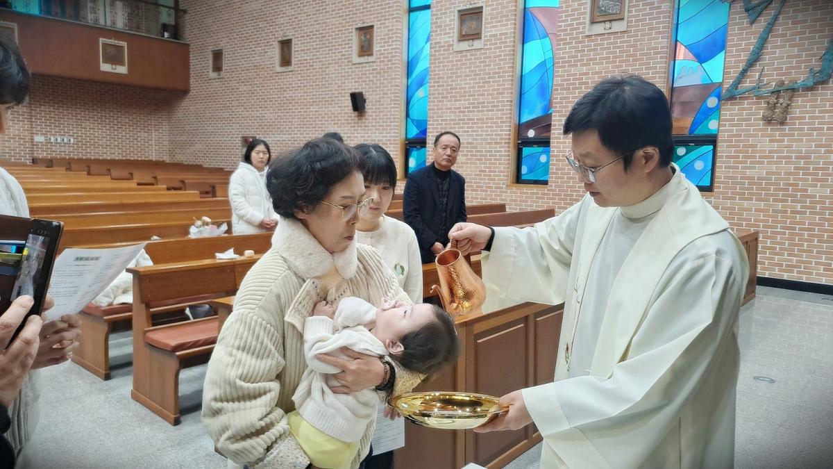20241221유아세례-11.jpg